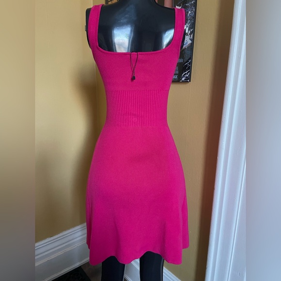 Women’s Sleeveless Dynamite Dress ( XS ) - Picture 4 of 6